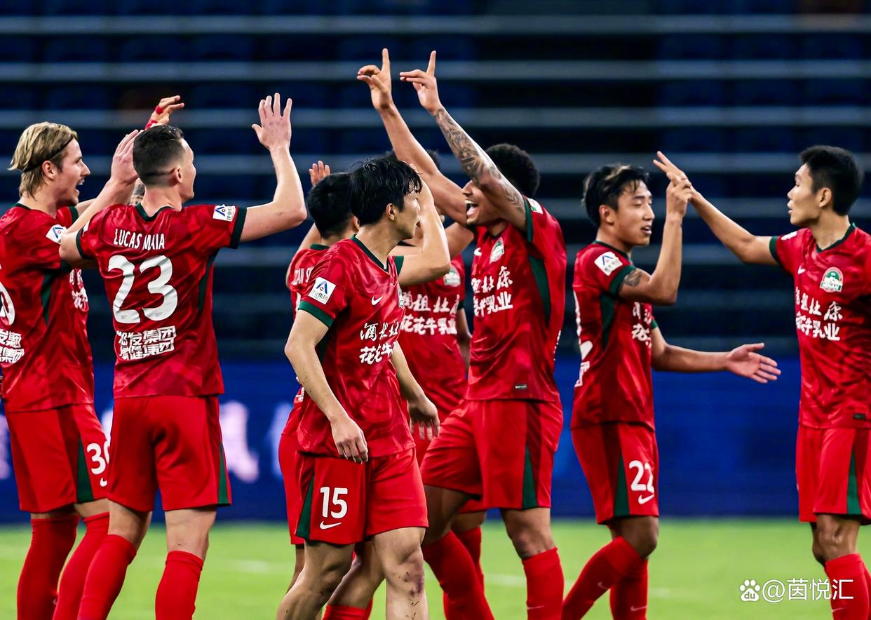 关于上海海港发布备战花絮,赛后刷新队史纪录,足总杯任务艰巨,身体对抗强度拉满的信息 关于上海海港发布备战花絮,赛后刷新队史纪录,足总杯任务艰巨,身体对抗强度拉满的信息