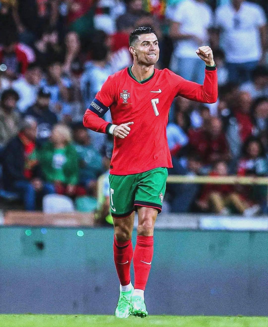  c罗在湖人比赛中精彩发挥,挺进下一轮引发热议的球员 