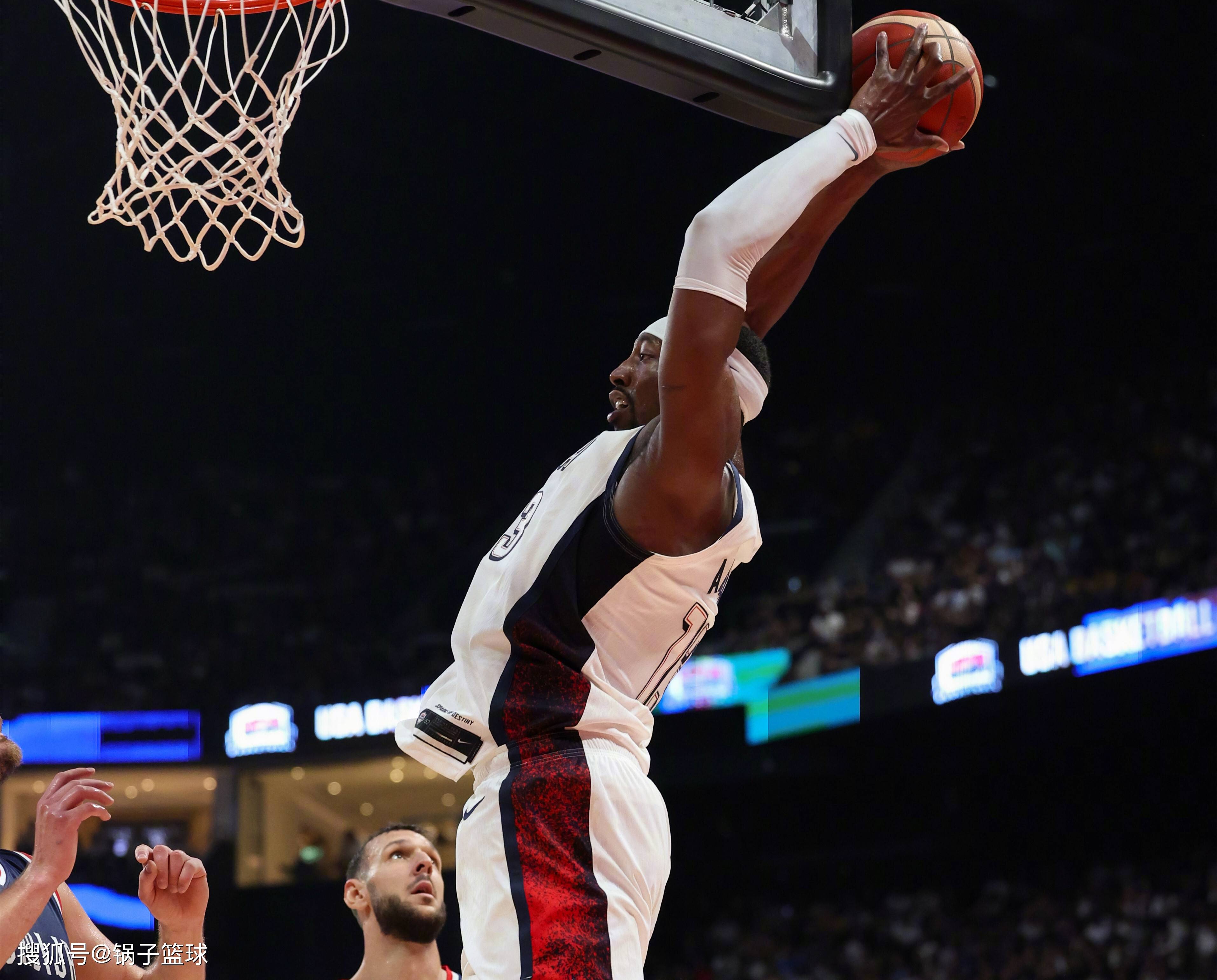 浓眉哥关键节点大胜，美国队带队取胜！的简单介绍