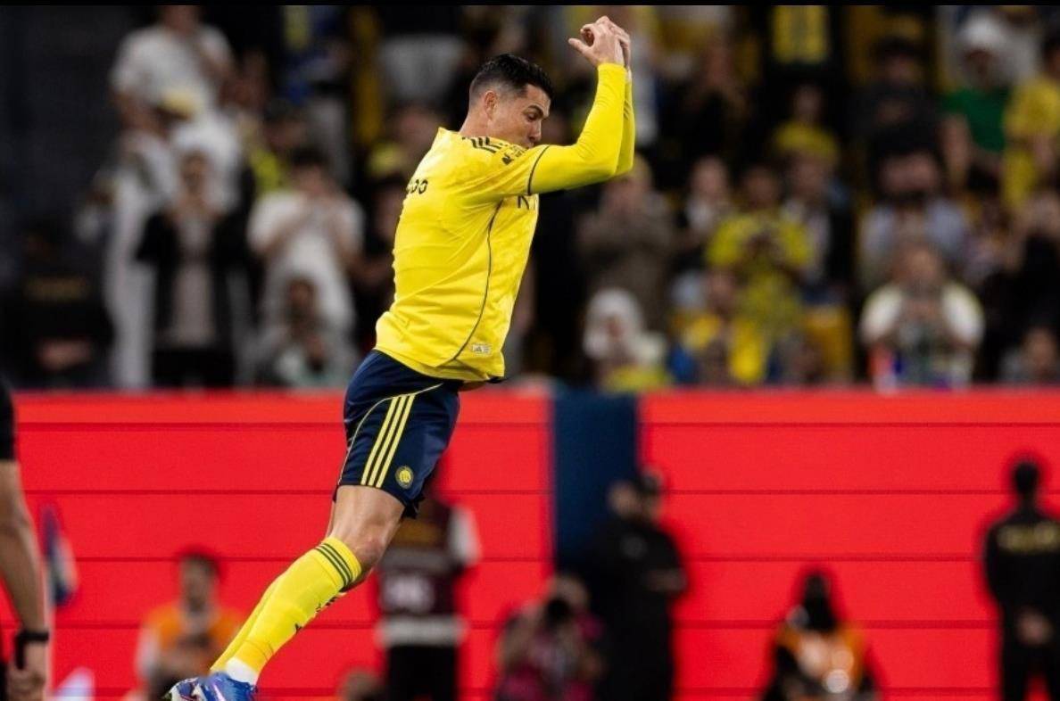 包含C罗回归赛场，比分优势明显首场状态亮眼，西班牙队观众沸腾！的词条