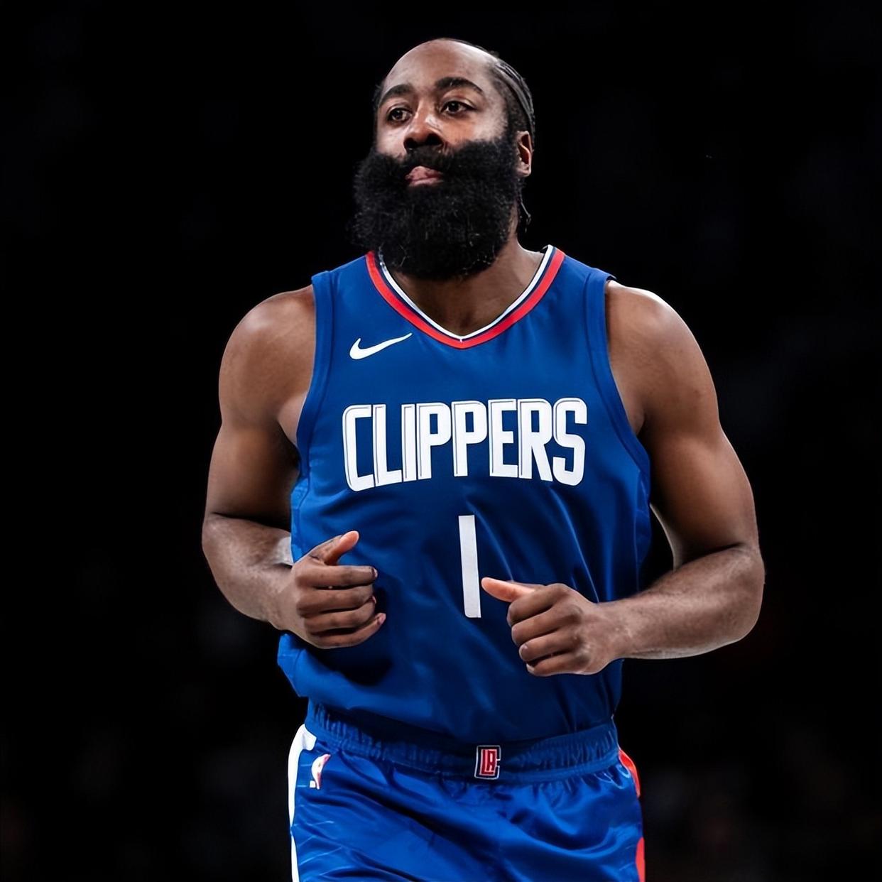 哈登在曼联比赛中战术调整，高光表现引发热议！的简单介绍